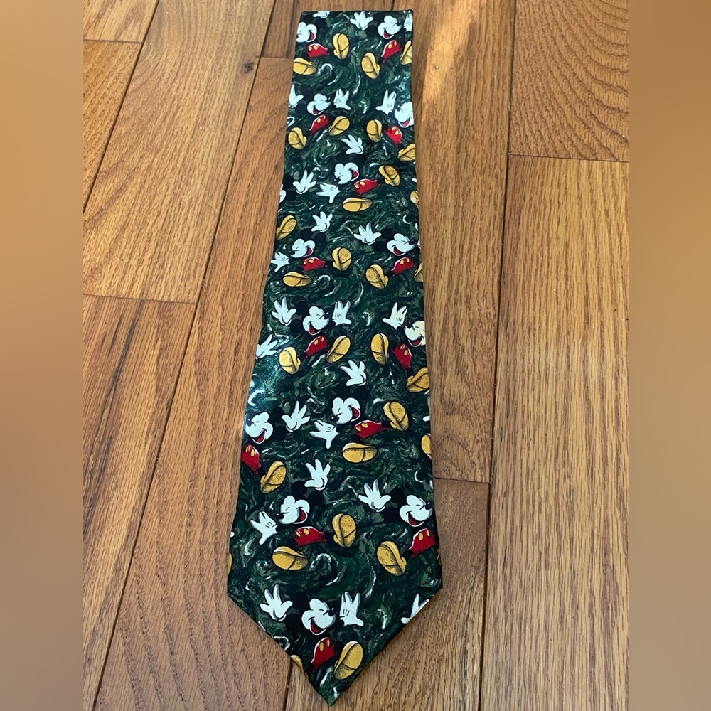 VTG 1990s Green Mickey Mouse The Disney Store Men's Tie 100% Silk‎ Made in Italy